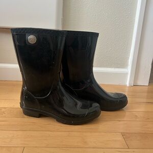 Ugg Sienna Rain boots (size: 7)